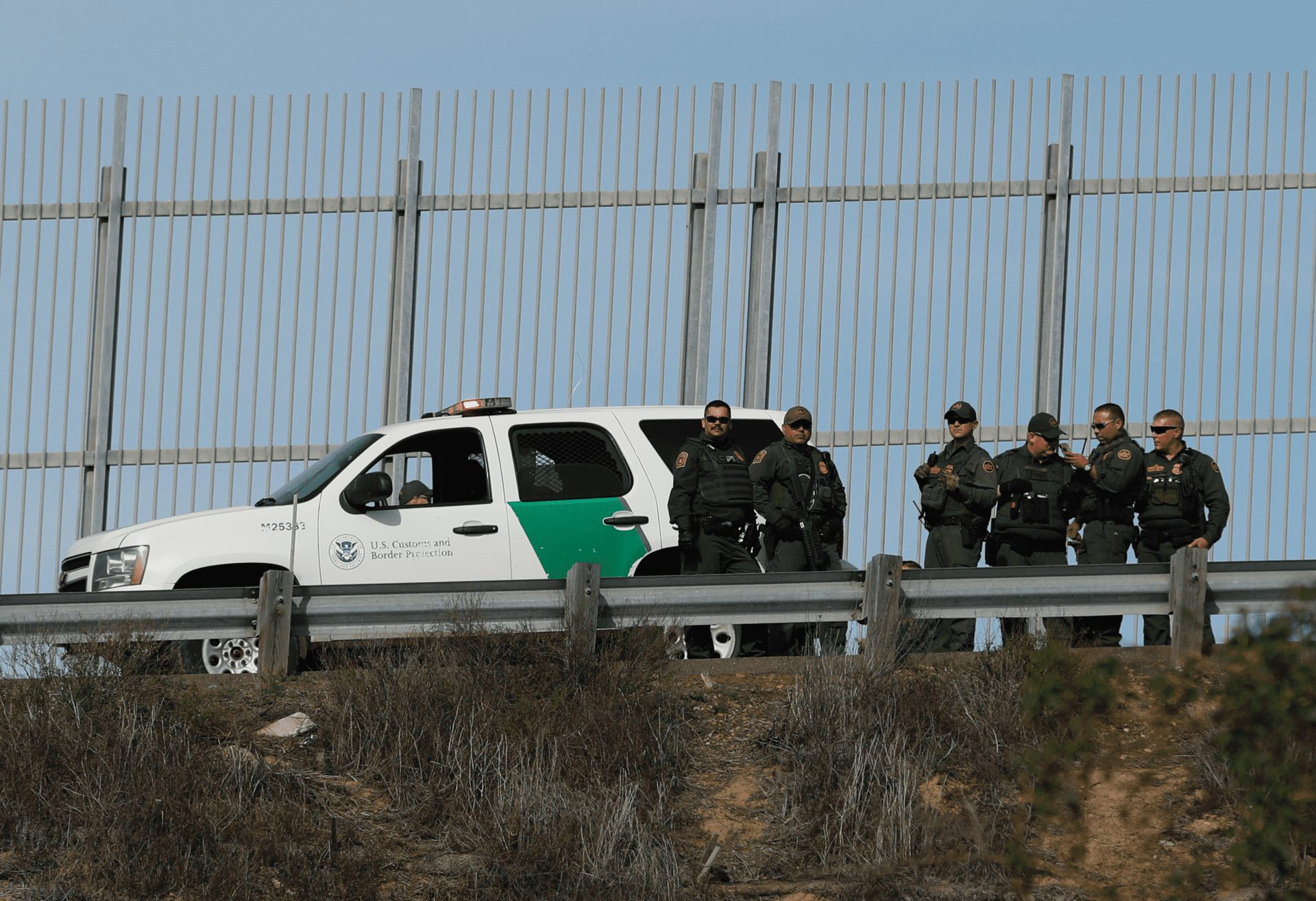 US starts to withdraw troops from Trump border mission