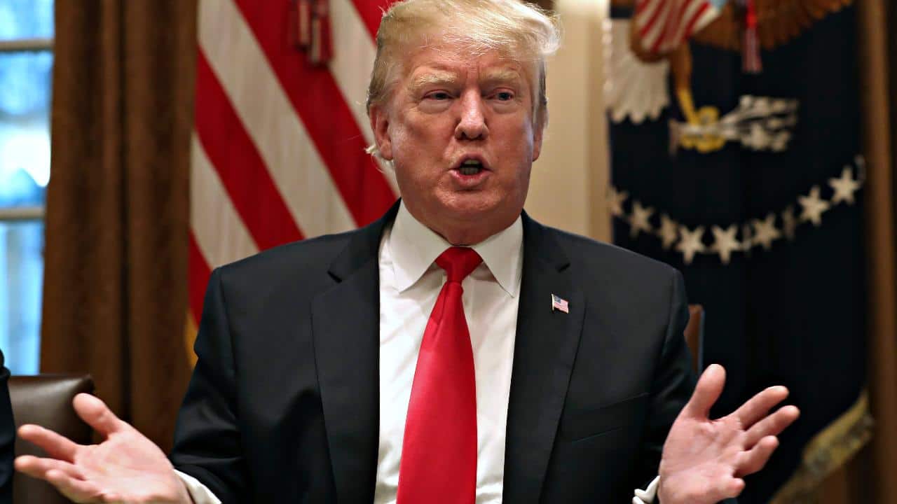 Trump says build the wall, warns both parties very dug in